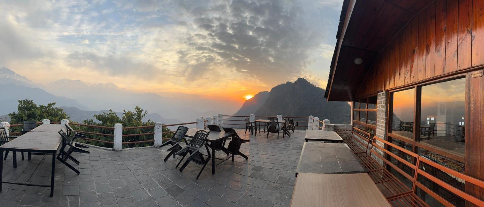 Es Deurali Resort Pokhara Kültér fotó