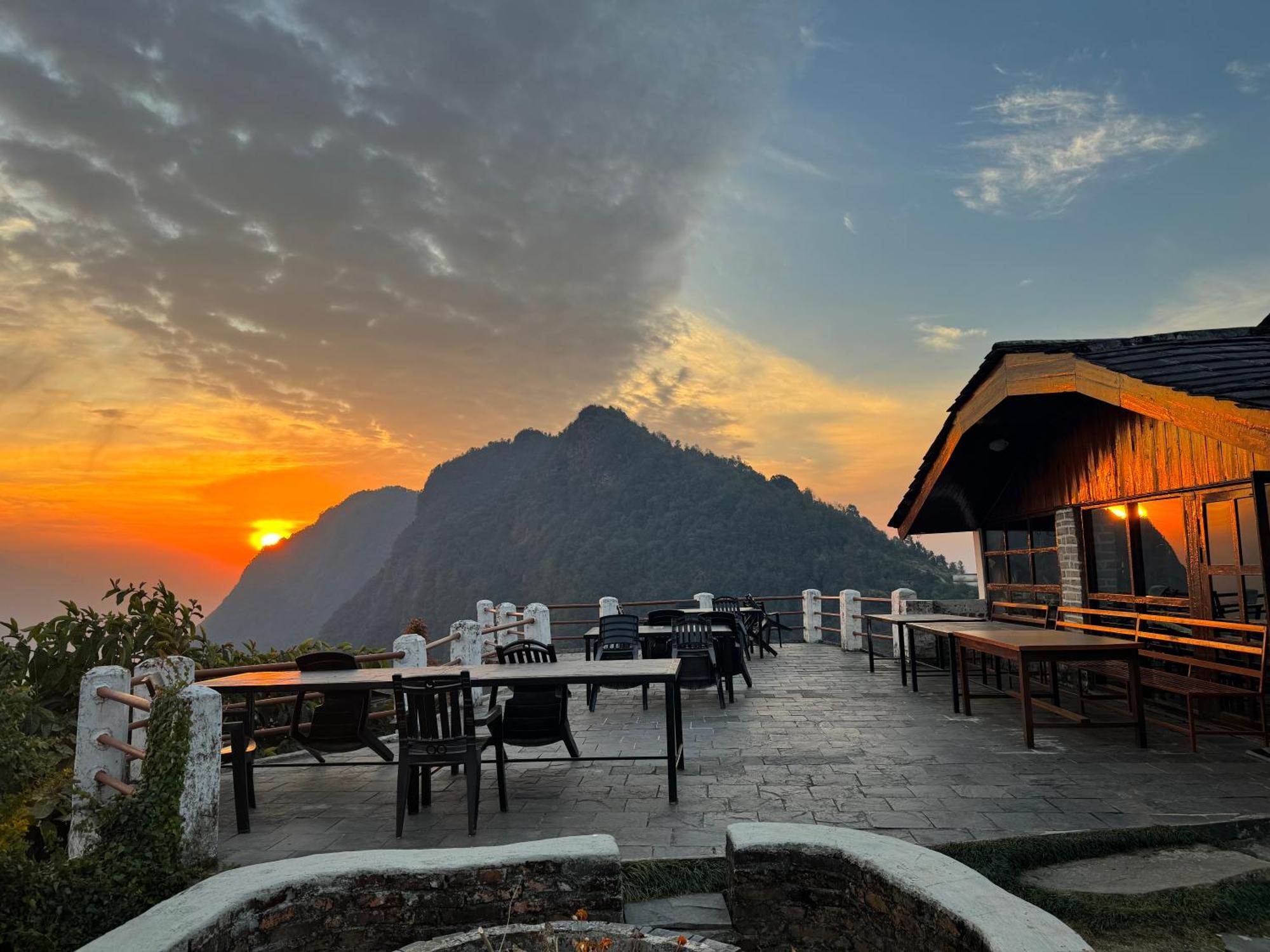 Es Deurali Resort Pokhara Kültér fotó