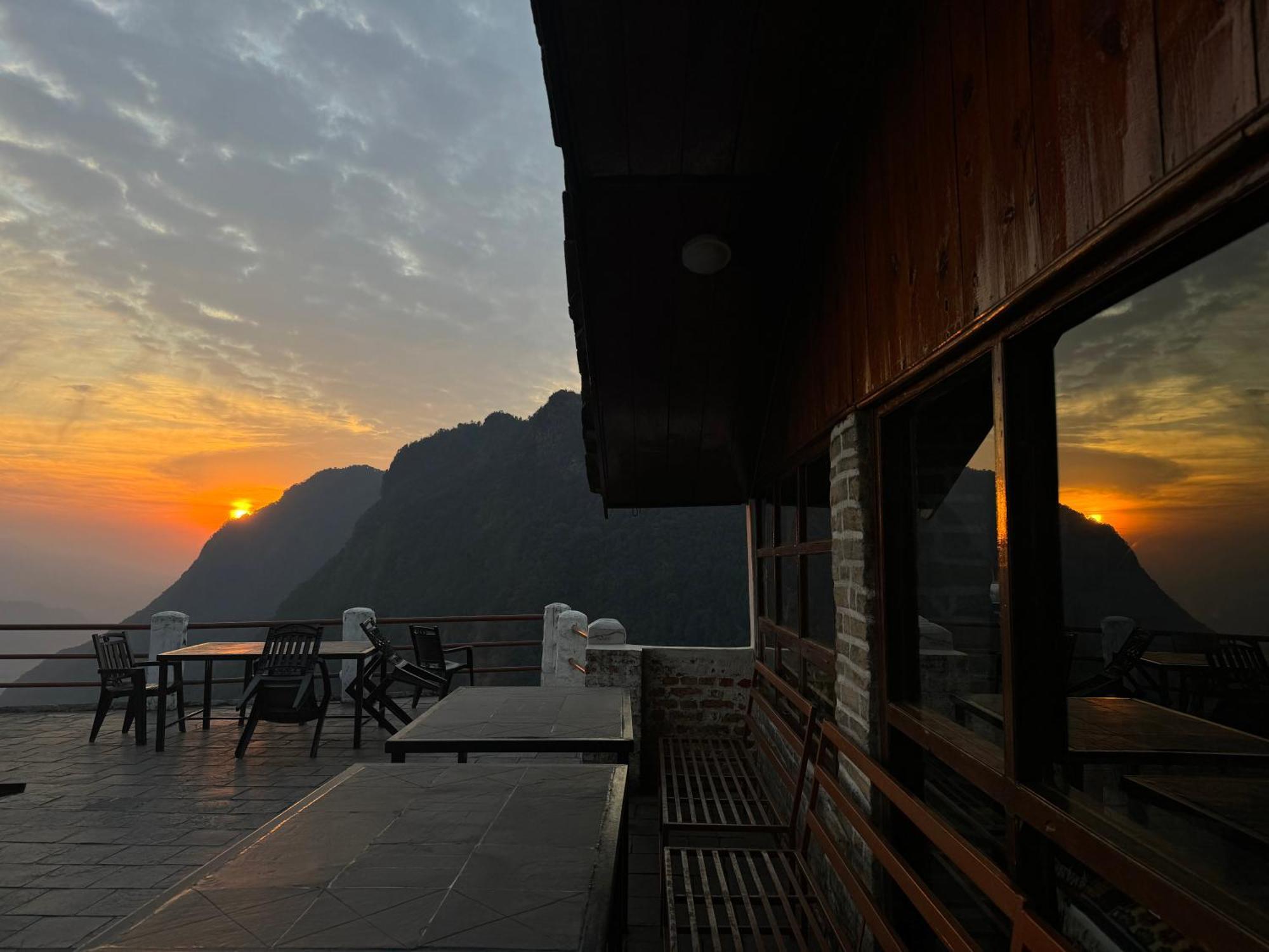 Es Deurali Resort Pokhara Kültér fotó