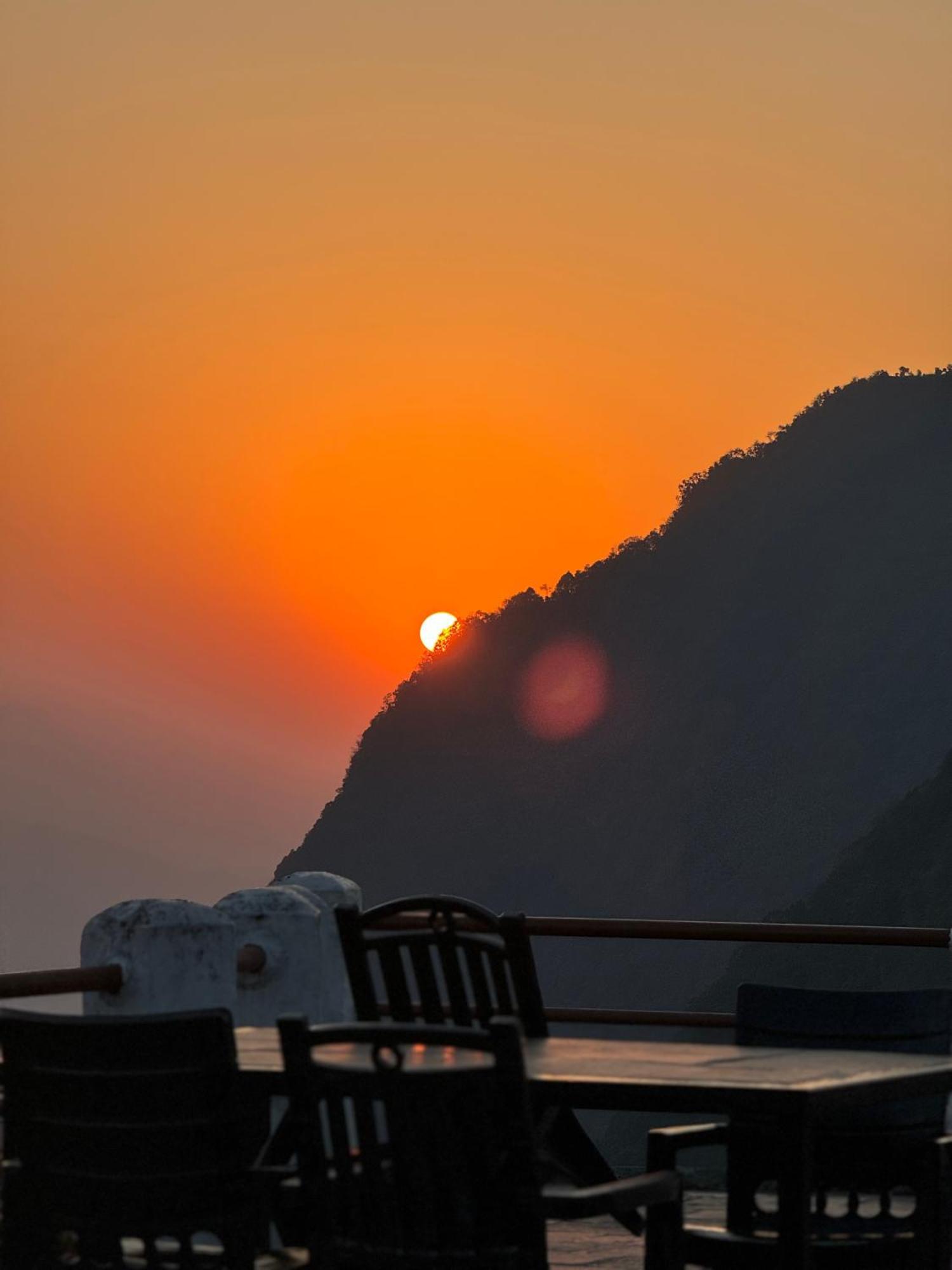 Es Deurali Resort Pokhara Kültér fotó