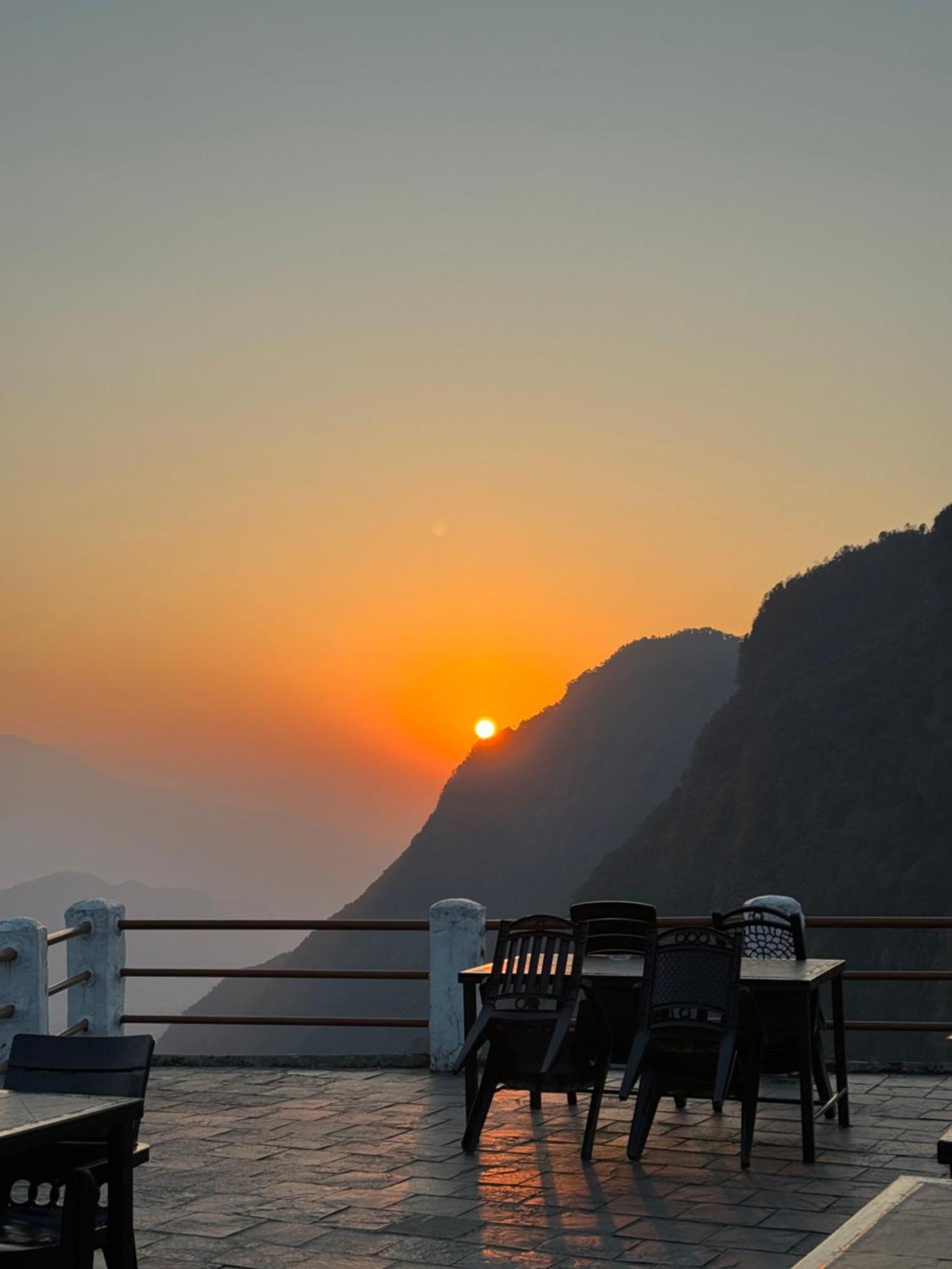 Es Deurali Resort Pokhara Kültér fotó