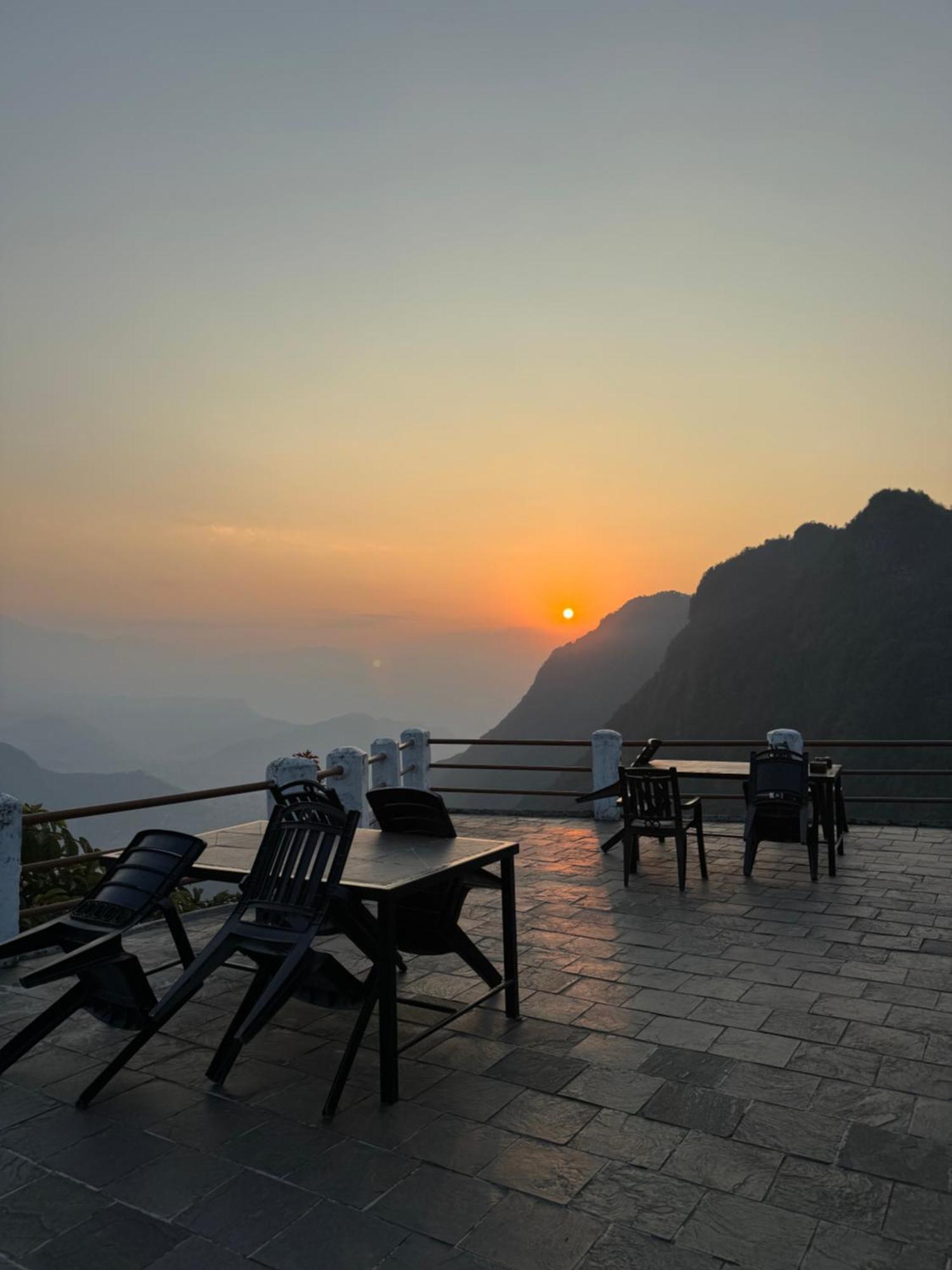 Es Deurali Resort Pokhara Kültér fotó